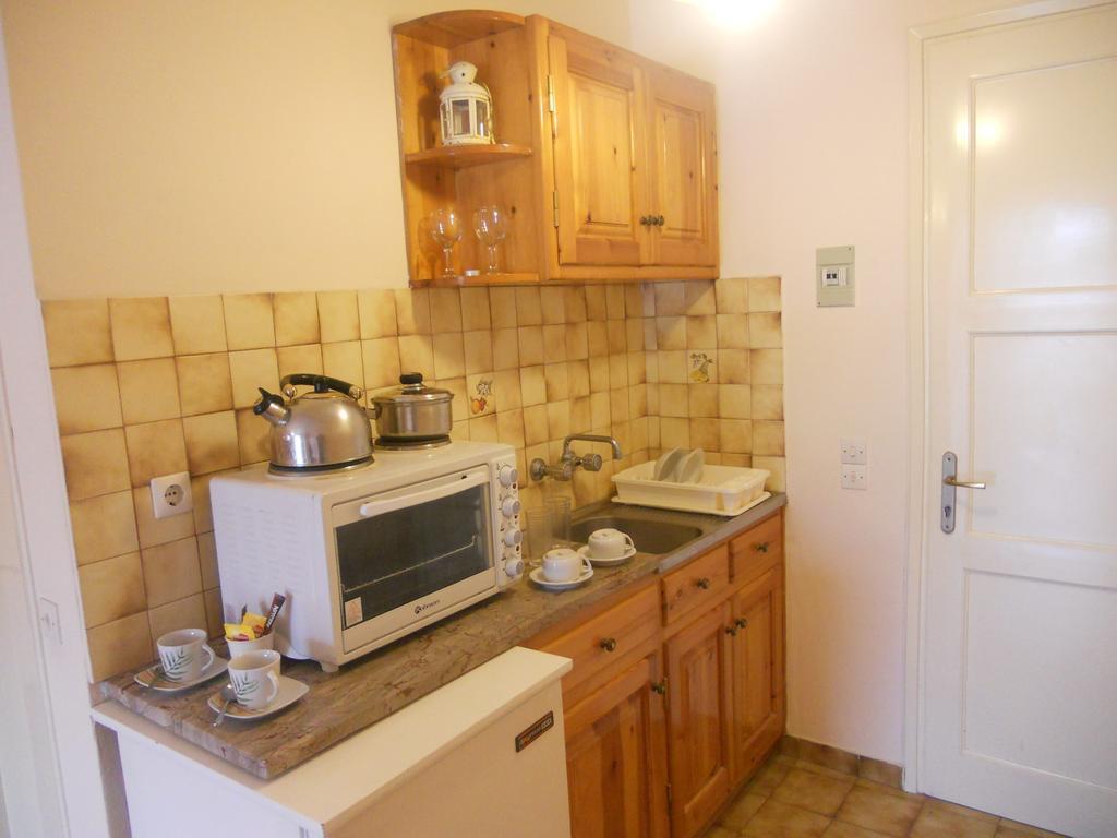 Elli Marina Studios And Apartments Benitses  Chambre photo