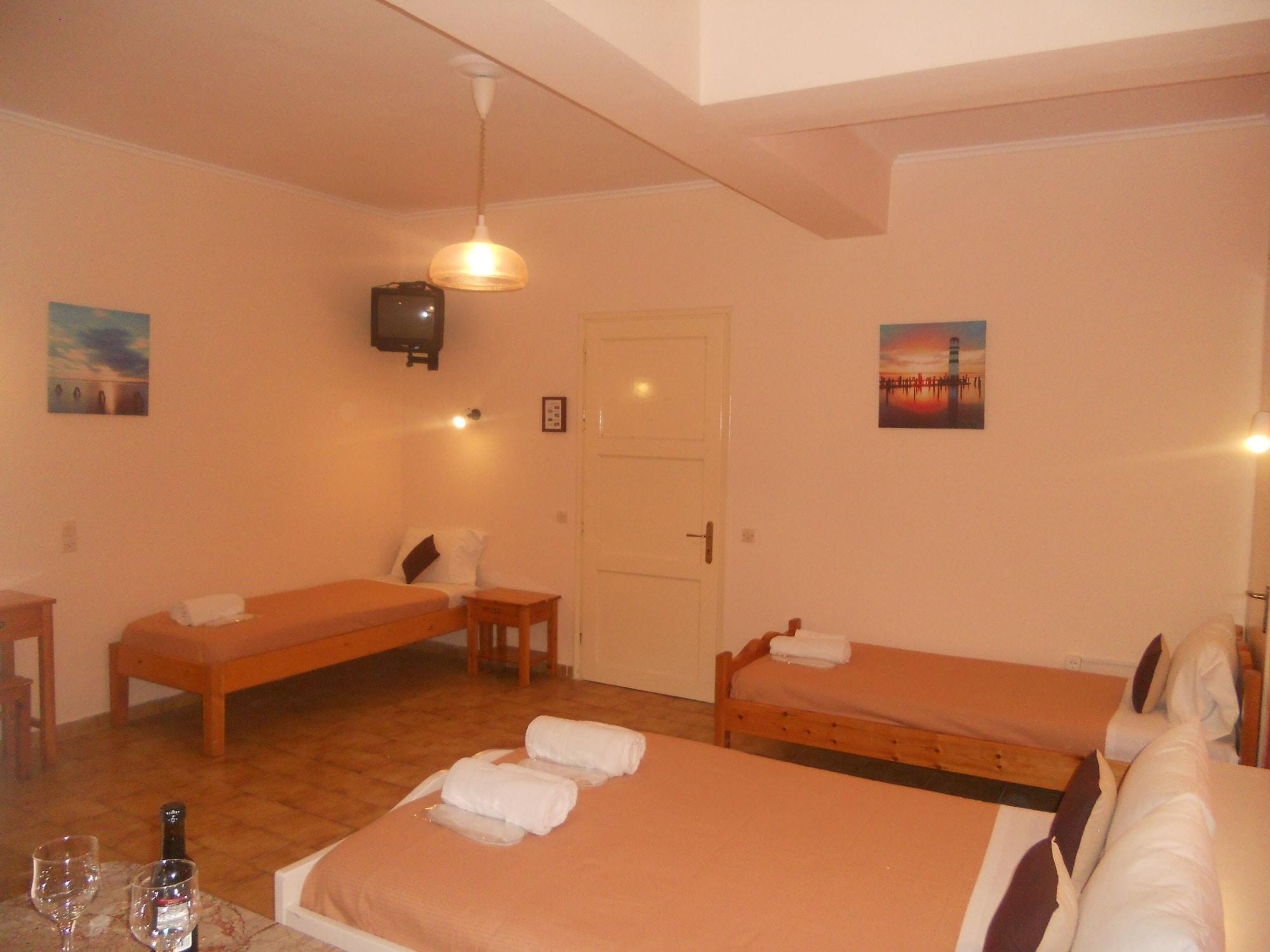 Elli Marina Studios And Apartments Benitses  Extérieur photo
