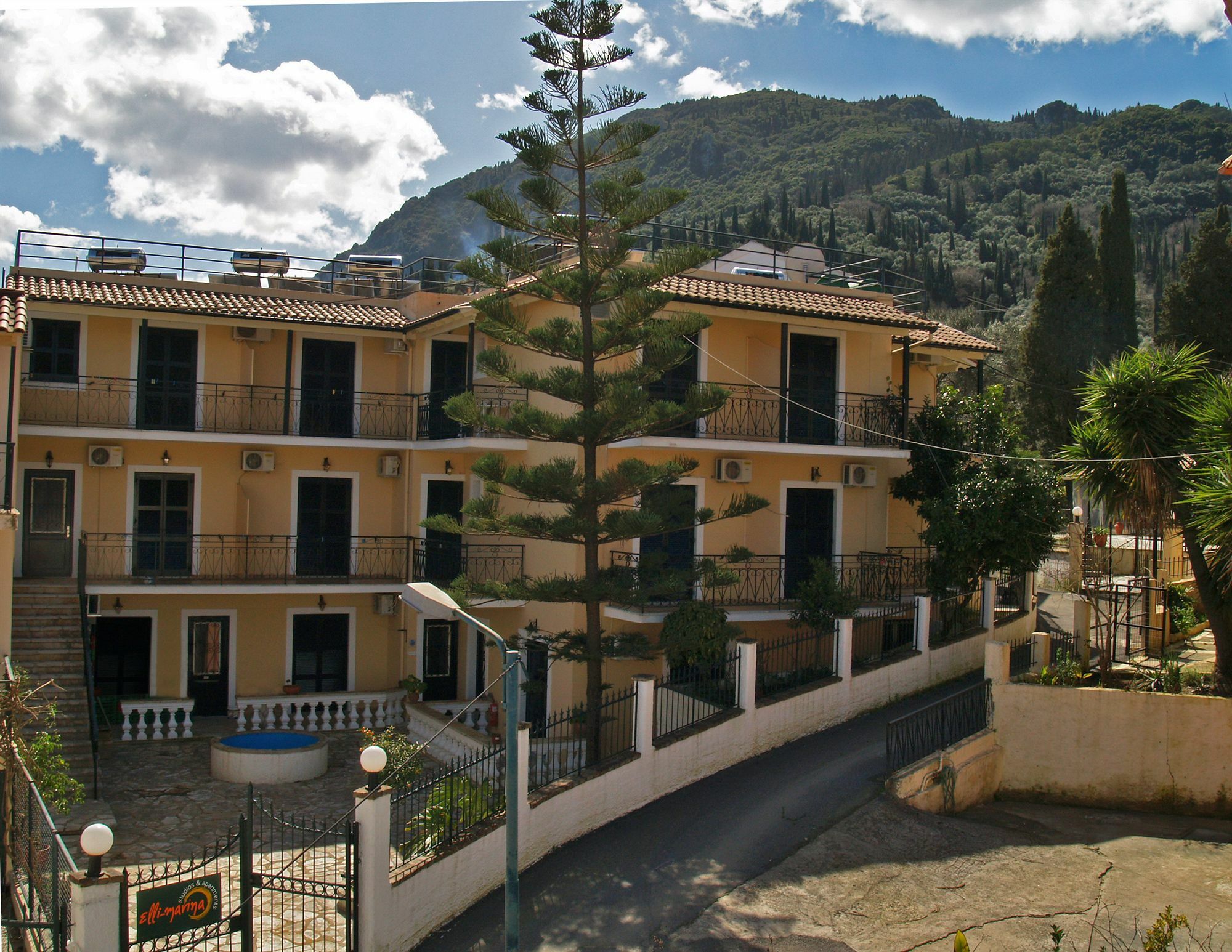 Elli Marina Studios And Apartments Benitses  Extérieur photo